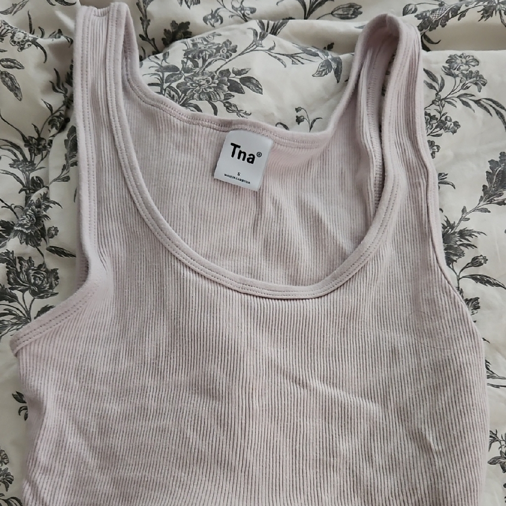 TNA Ribbed Crop Tank Top - Light Lilac